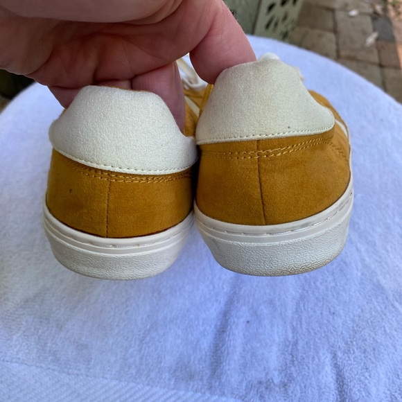 Old Navy faux suede sneakers - Picture 5 of 6